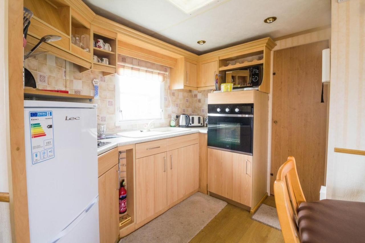 8 Berth Caravan For Hire By The Beach Many Attractions In Suffolk Ref 40093Nd Лоустофт Екстер'єр фото